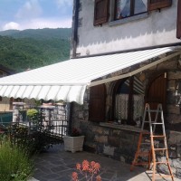 tende-da-sole-tende-a-bracci-barra-quadra-lux_1